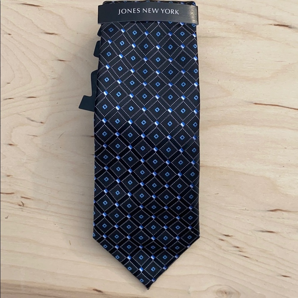 Brand New Jones New York Silk Blue Diamond Tie